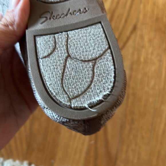 Sketchers Taupe Flats - Picture 4 of 8